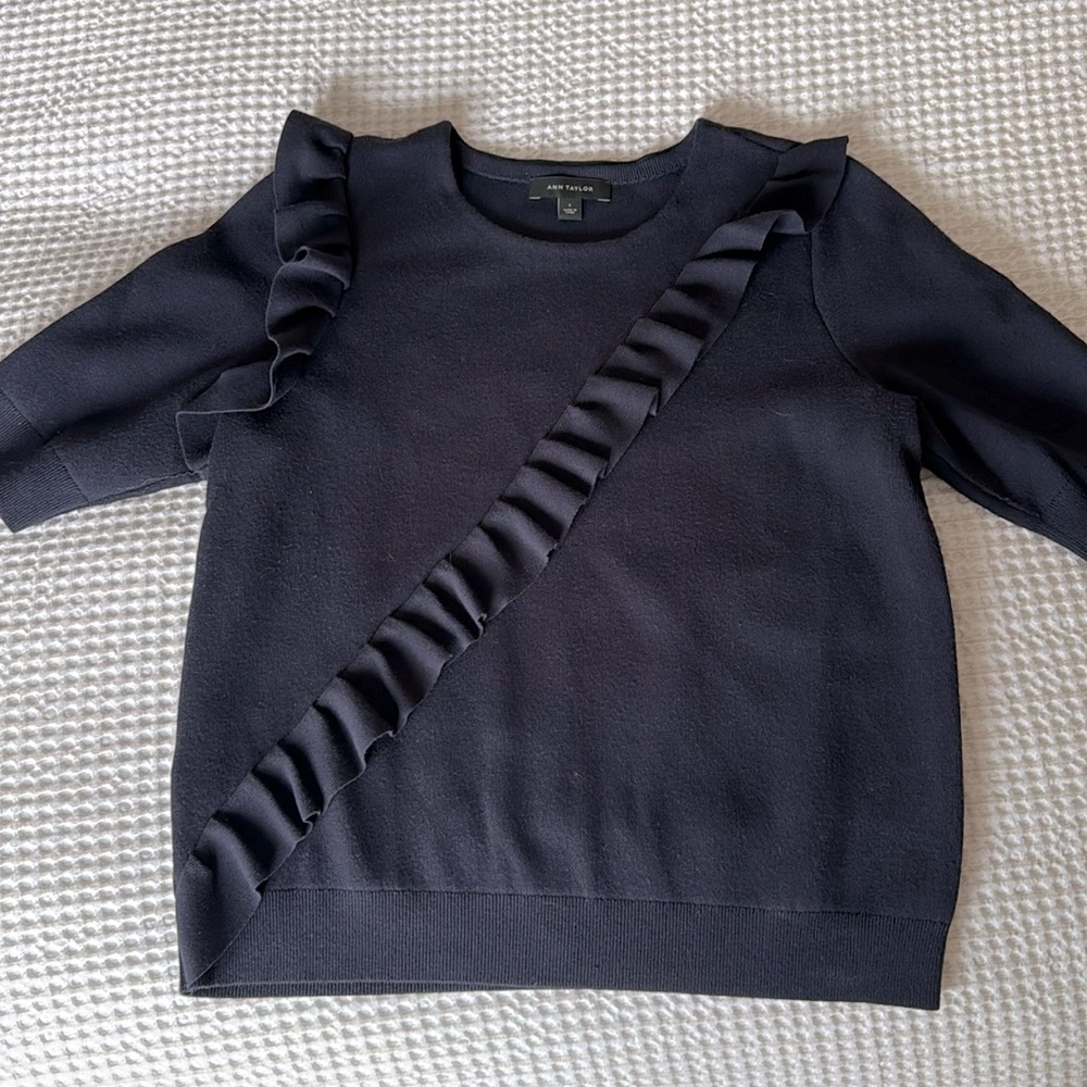 Ann Taylor new size L navy ruffle detail knit top
